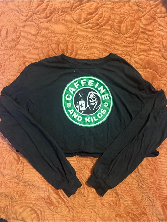 Caffeine and kilos Tops - Black Long-Sleeve Crop Top with Green 'Caffeine and Kilos' Graphic